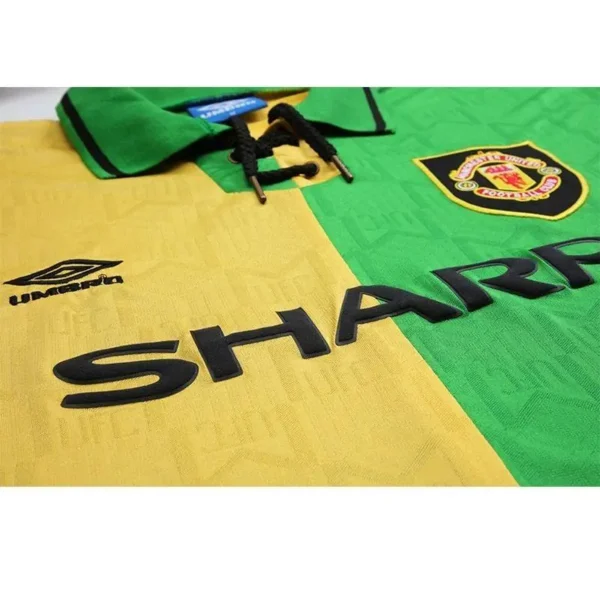 Retro Manchester United 1992/94 Third Jersey - Image 6