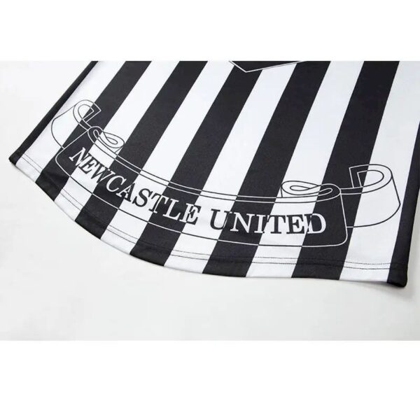 Retro Newcastle United 1997/99 Home Long Sleeves Jersey - Image 9