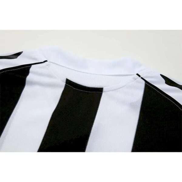 Retro Newcastle United 2004/06 Home Jersey - Image 3