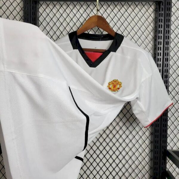 Retro Manchester United 2002/03 Away Jersey - Image 6