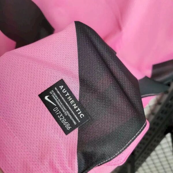 Retro Juventus 2011/12 Away Jersey - Image 8