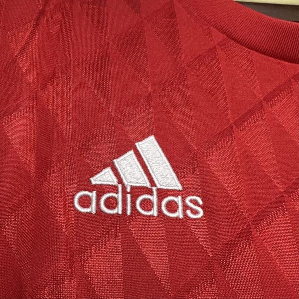 Retro Liverpool 2010 Home Jersey - Image 6