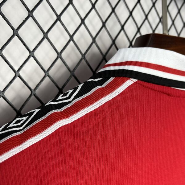 Retro Manchester United 1998/99 Home Jersey - Image 9