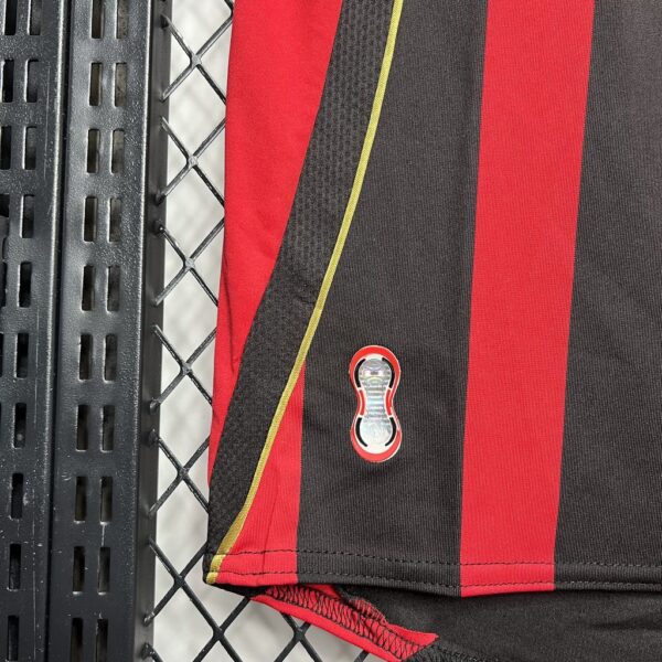 Retro AC Milan 2006/07 Home Jersey - Image 10