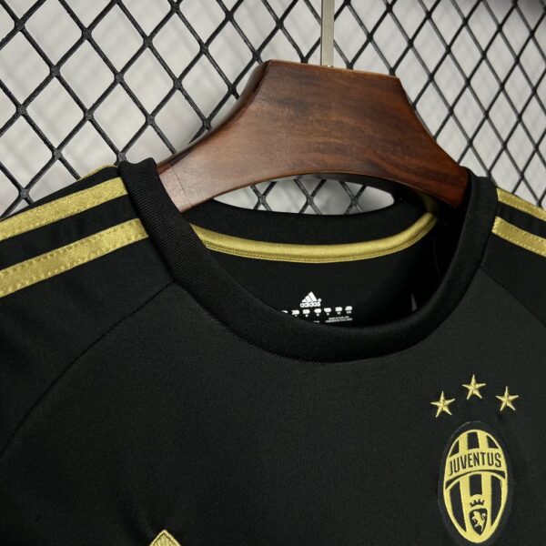 Retro Juventus 2015/16 Third Jersey - Image 6