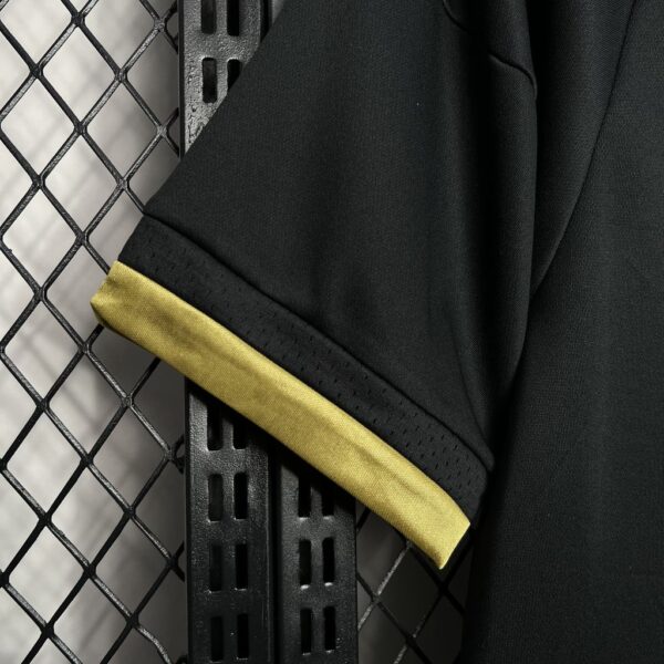 Retro Juventus 2015/16 Third Jersey - Image 5