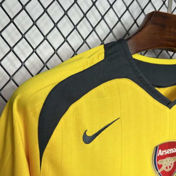 Retro Arsenal 2005/06 Away Jersey - Image 5