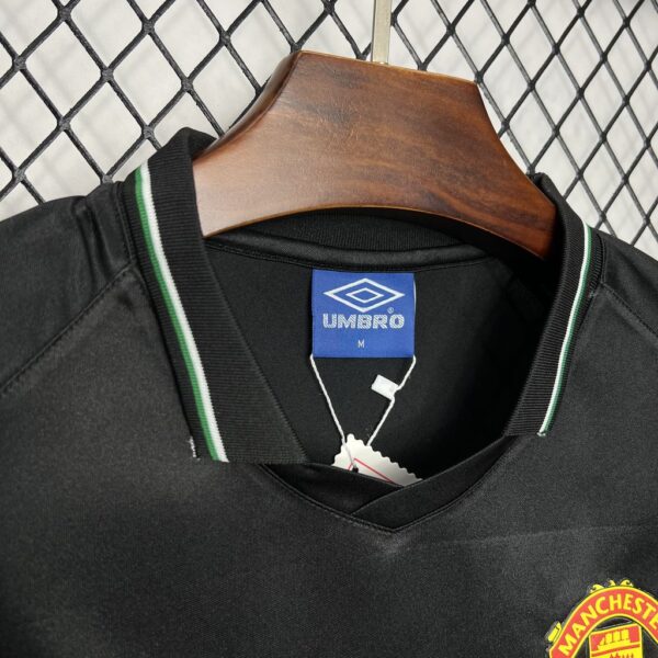 Retro Manchester United 1998/99 Third Jersey - Image 5