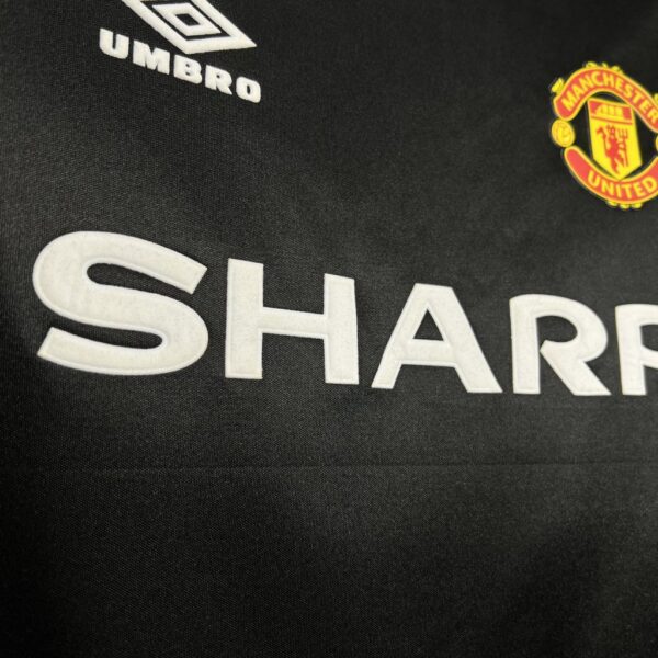 Retro Manchester United 1998/99 Third Jersey - Image 3