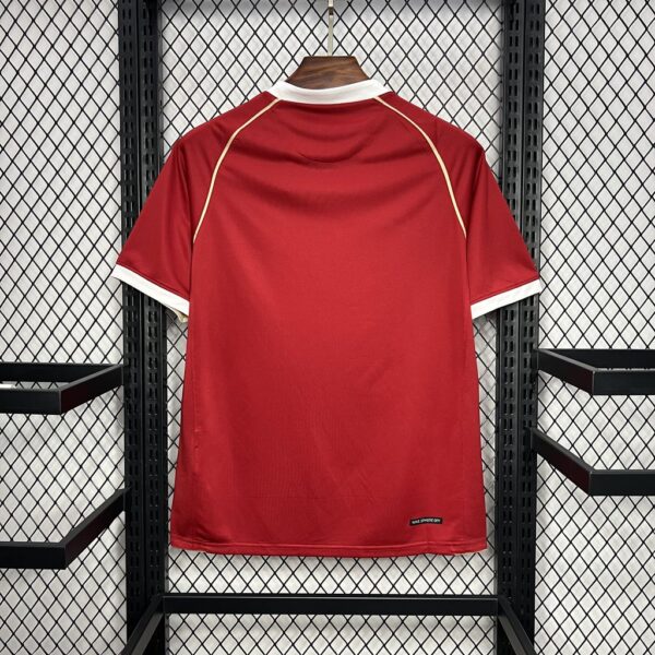 Retro Manchester United 2006/07 Home Jersey - Image 2