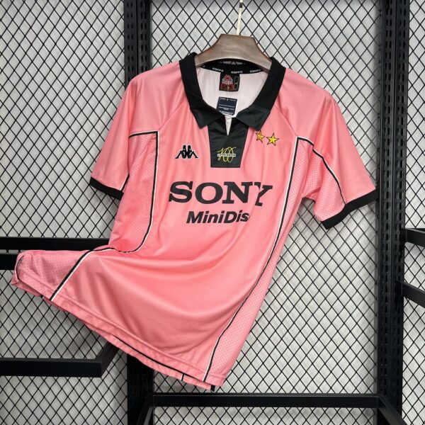 Retro Juventus 1997/98 Away Jersey