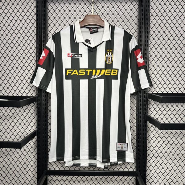 Retro Juventus 2001/02 Home Jersey - Image 8
