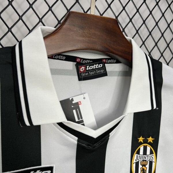 Retro Juventus 2001/02 Home Jersey - Image 7