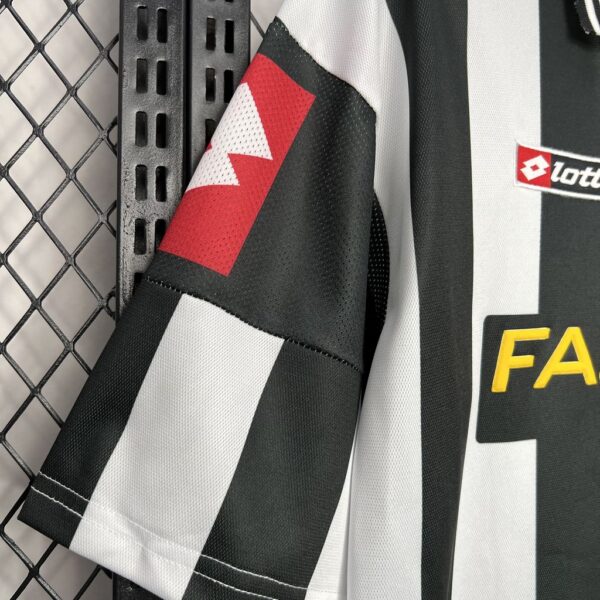 Retro Juventus 2001/02 Home Jersey - Image 6