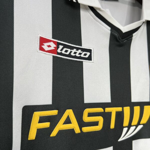 Retro Juventus 2001/02 Home Jersey - Image 5