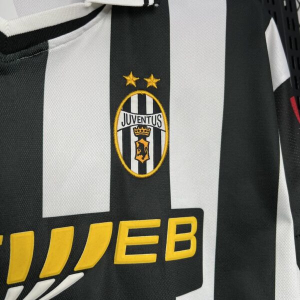 Retro Juventus 2001/02 Home Jersey - Image 4