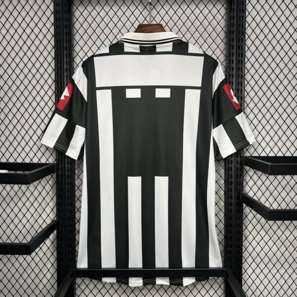 Retro Juventus 2001/02 Home Jersey - Image 2