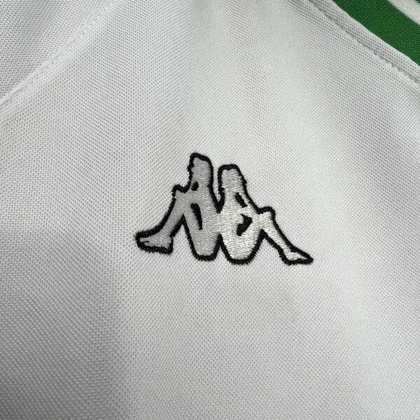 Retro Werder Bremen 2001/02 Away Rerro Jersey - Image 4