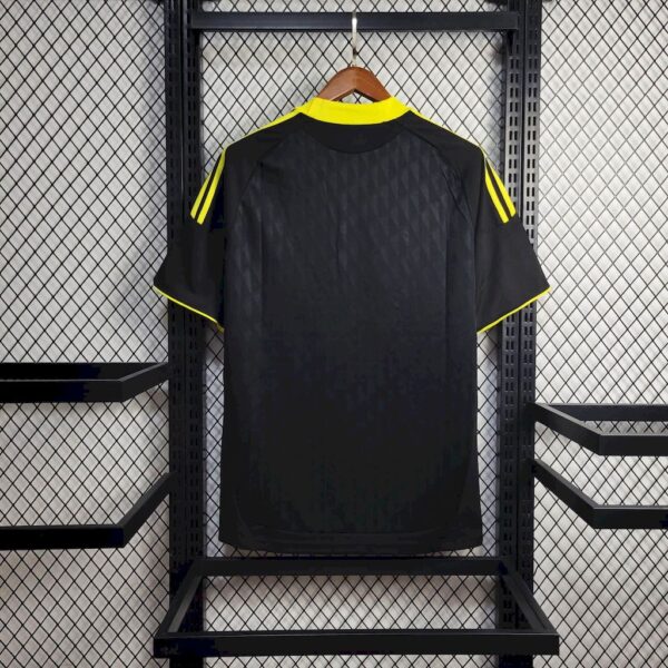 Retro Liverpool 2010/11 Third Jersey - Image 2