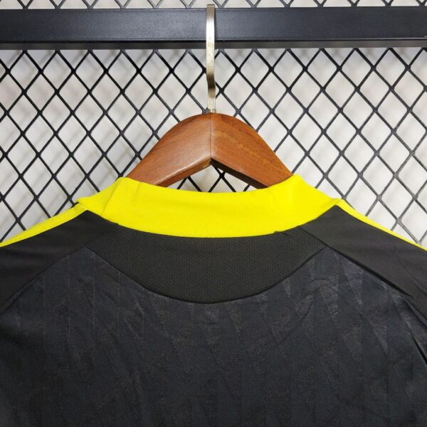 Retro Liverpool 2010/11 Third Jersey - Image 8