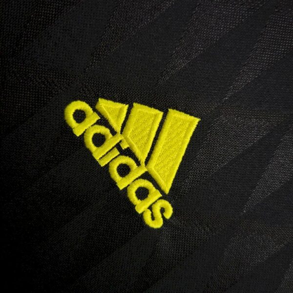Retro Liverpool 2010/11 Third Jersey - Image 6