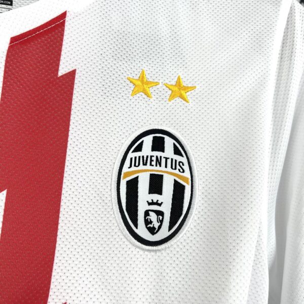 Retro Juventus 2010/11 Away Jersey - Image 9