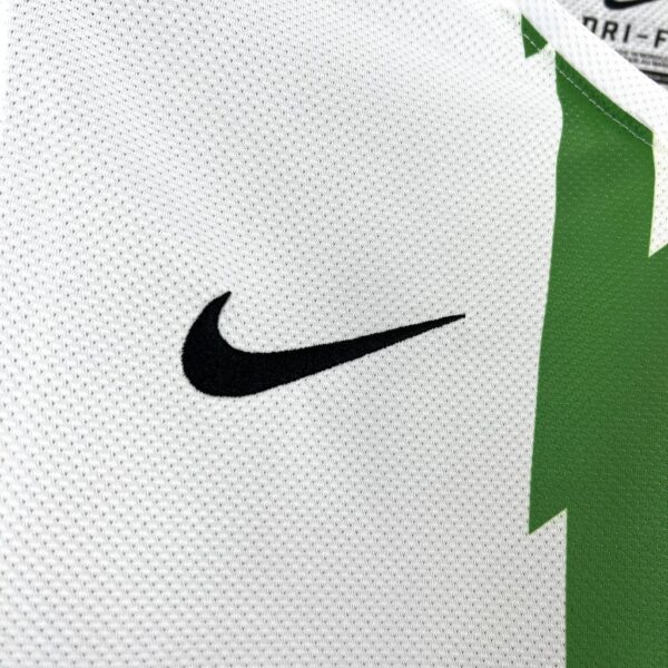 Retro Juventus 2010/11 Away Jersey - Image 7