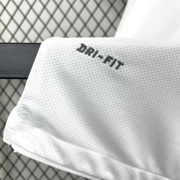 Retro Juventus 2010/11 Away Jersey - Image 5