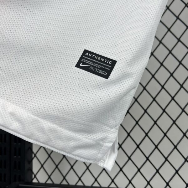 Retro Juventus 2010/11 Away Jersey - Image 4