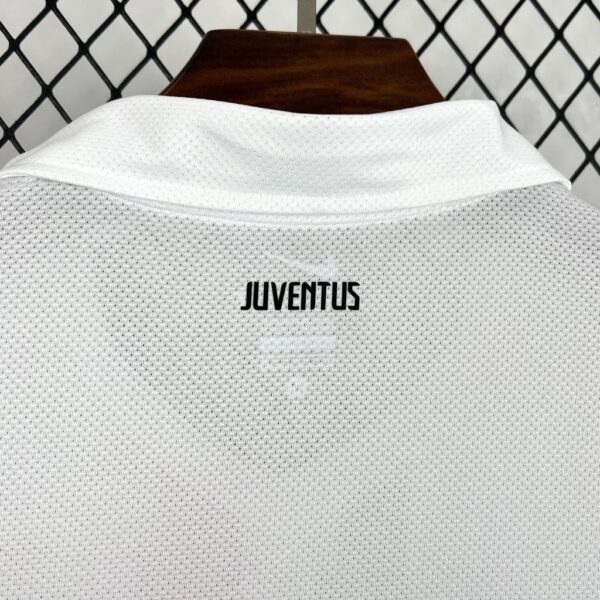 Retro Juventus 2010/11 Away Jersey - Image 3