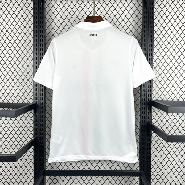 Retro Juventus 2010/11 Away Jersey - Image 2