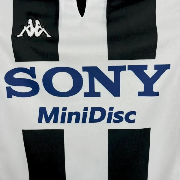 Retro Juventus 1997/99 Home Jersey - Image 5
