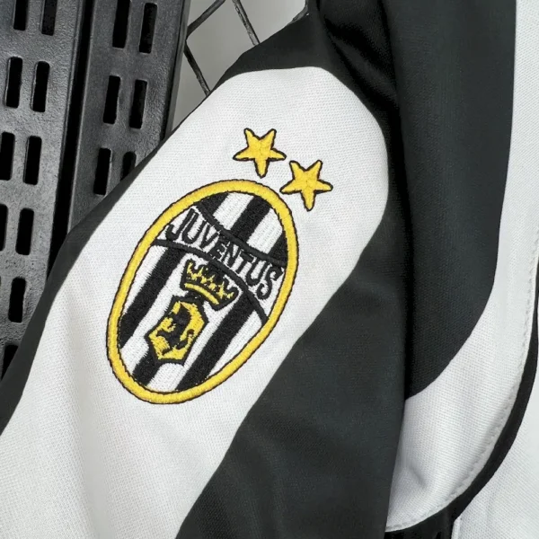 Retro Juventus 1997/99 Home Jersey - Image 3