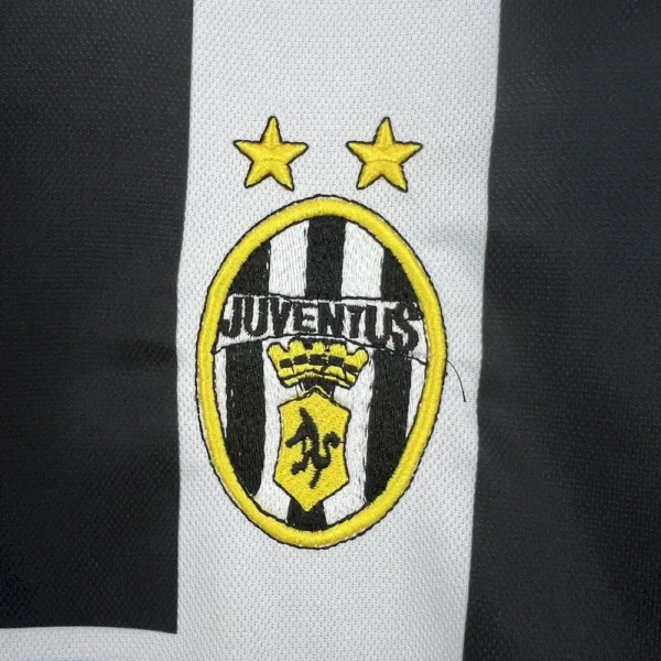 Retro Juventus 1999/00 Home Jersey - Image 6