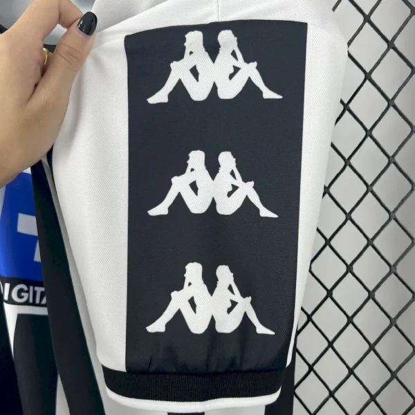 Retro Juventus 1999/00 Home Jersey - Image 3