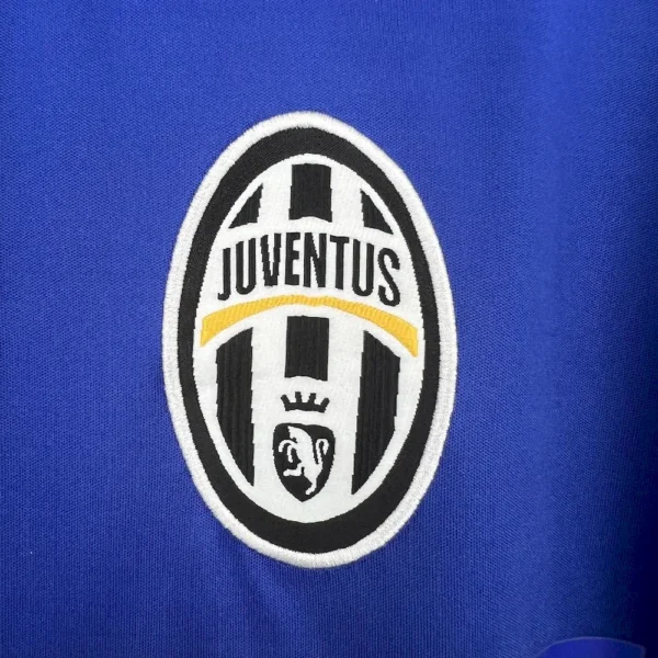 Retro Juventus 2004/05 Away Jersey - Image 5
