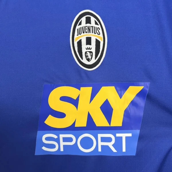Retro Juventus 2004/05 Away Jersey - Image 4