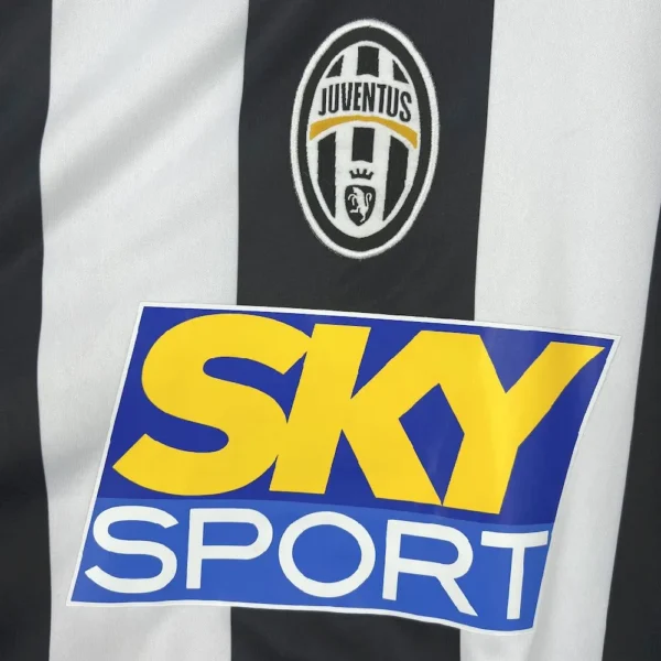 Retro Juventus 2004/05 Home Jersey - Image 3
