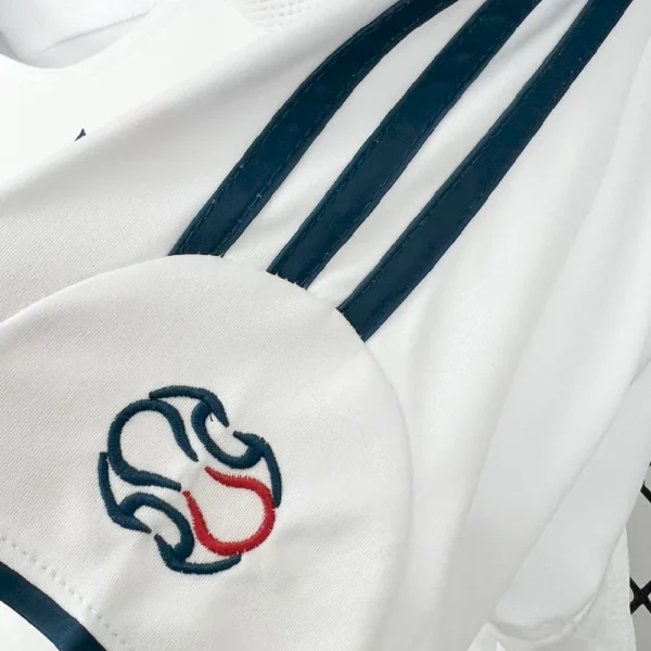 Retro Liverpool 2006/07 Away Jersey - Image 5