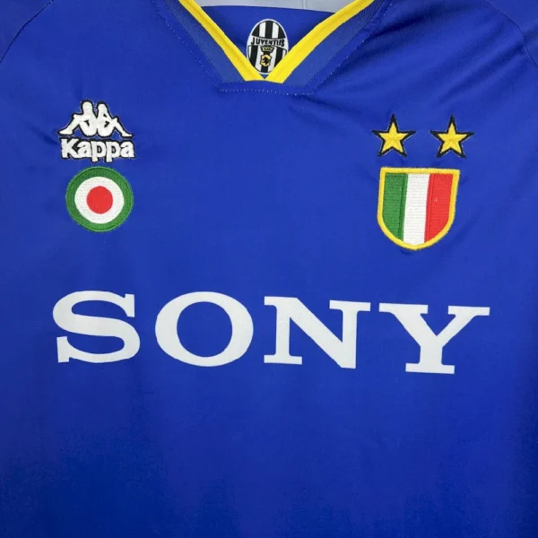 Retro Juventus 1995/96 Away Long Sleeves Jersey - Image 5