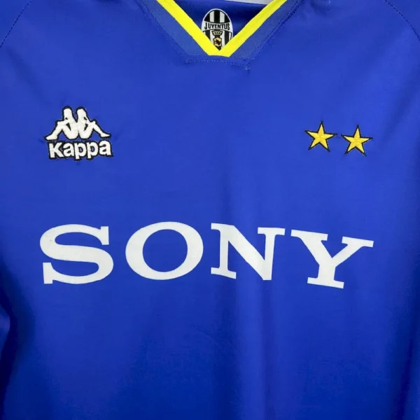 Retro Juventus 1996/97 Away Long Sleeves Jersey - Image 4