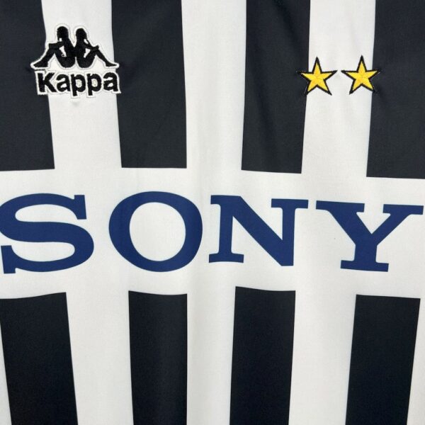 Retro Juventus 1996/97 Home Jersey - Image 4