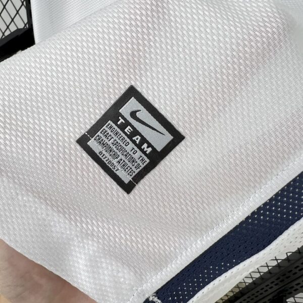 Retro Manchester United 2008/09 Away Jersey - Image 9
