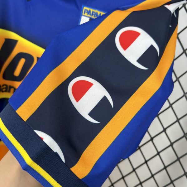 Retro Parma Calcio 2001/02 Home Jersey - Image 4