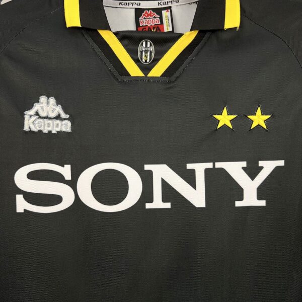 Retro Juventus 1996/97 Third Jersey - Image 6