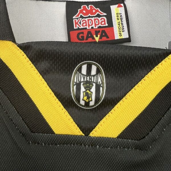Retro Juventus 1996/97 Third Jersey - Image 5