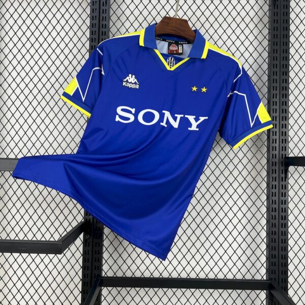 Retro Juventus 1996/97 Away Jersey