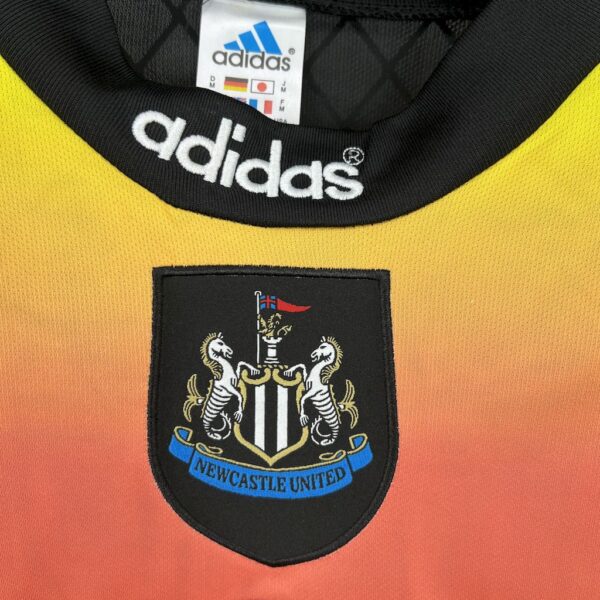 Retro Newcastle United 1996/97 Goalkeeper Long Sleeves Jersey - Image 6