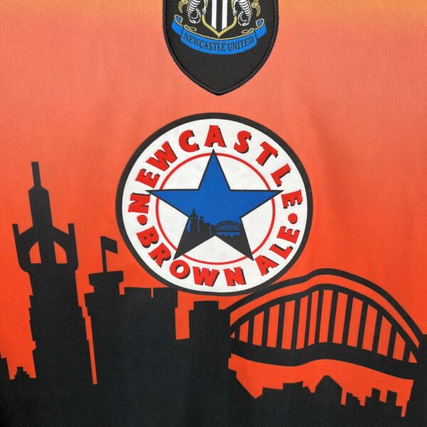 Retro Newcastle United 1996/97 Goalkeeper Long Sleeves Jersey - Image 5