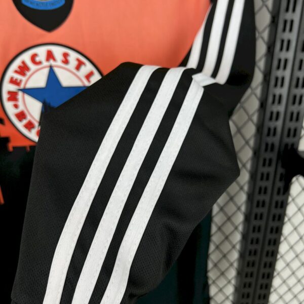 Retro Newcastle United 1996/97 Goalkeeper Long Sleeves Jersey - Image 3